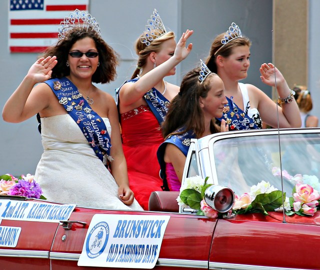 International Parade brunswick old fashioned days