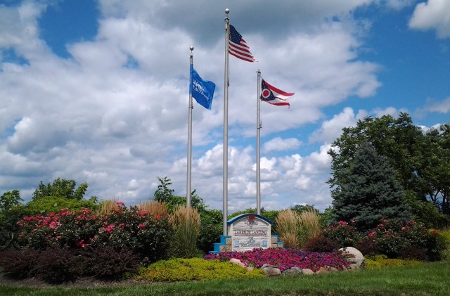Lakeside Landing sign