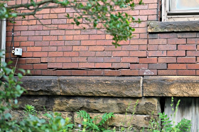 1819 E 29th cracked house