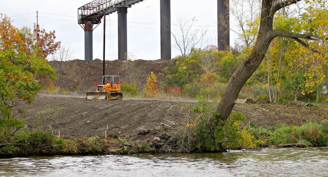Black River Boat Tour fall foliage 101814-020