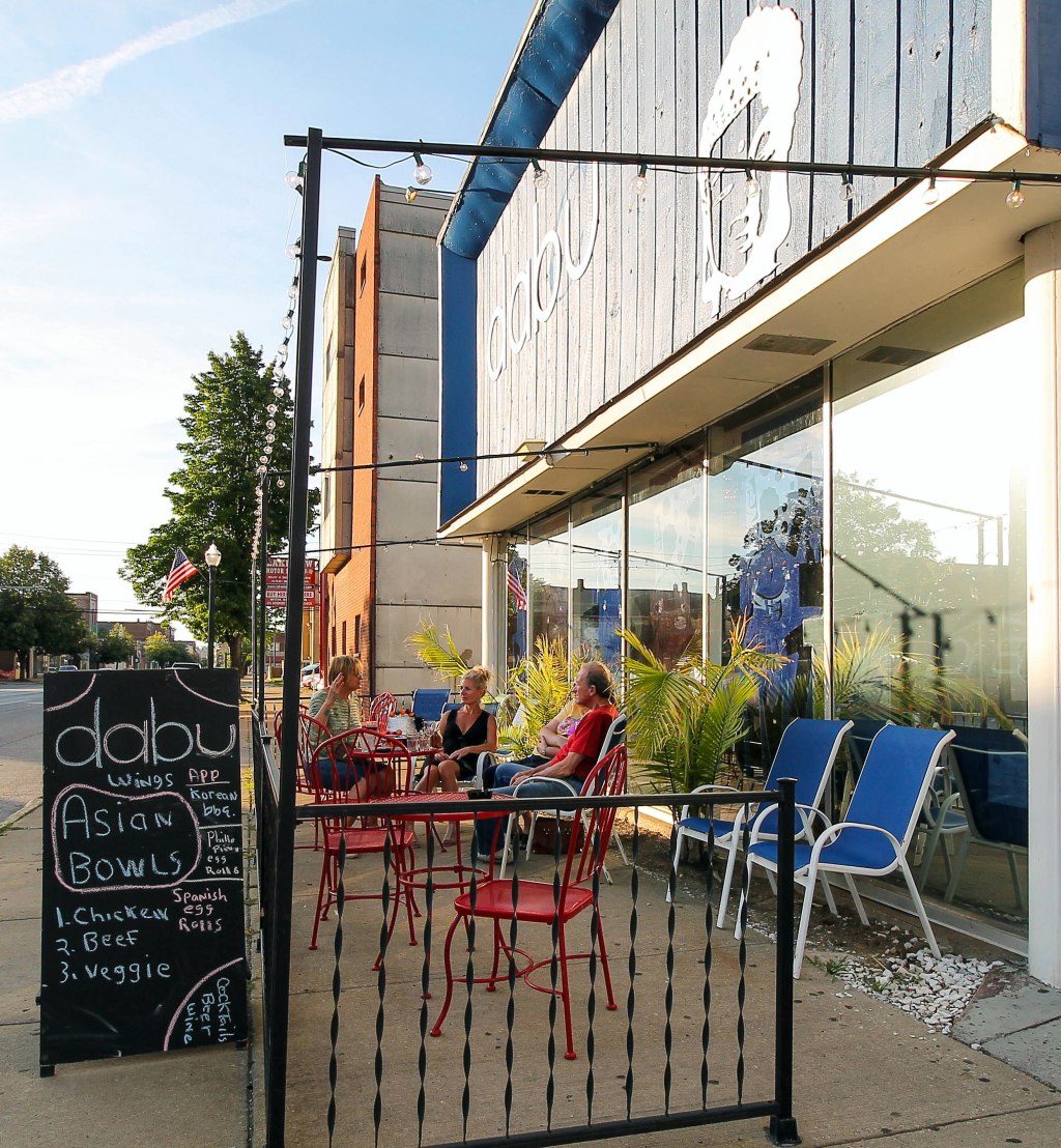 dining on Broadway dabu