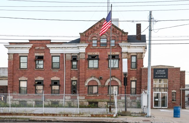 thew-campana-office-building-100316