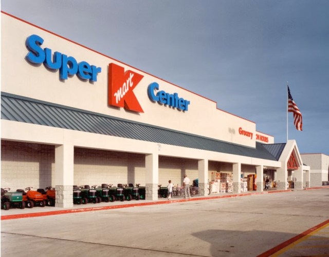 Texas_Kmart_SuperCenter_Entrance